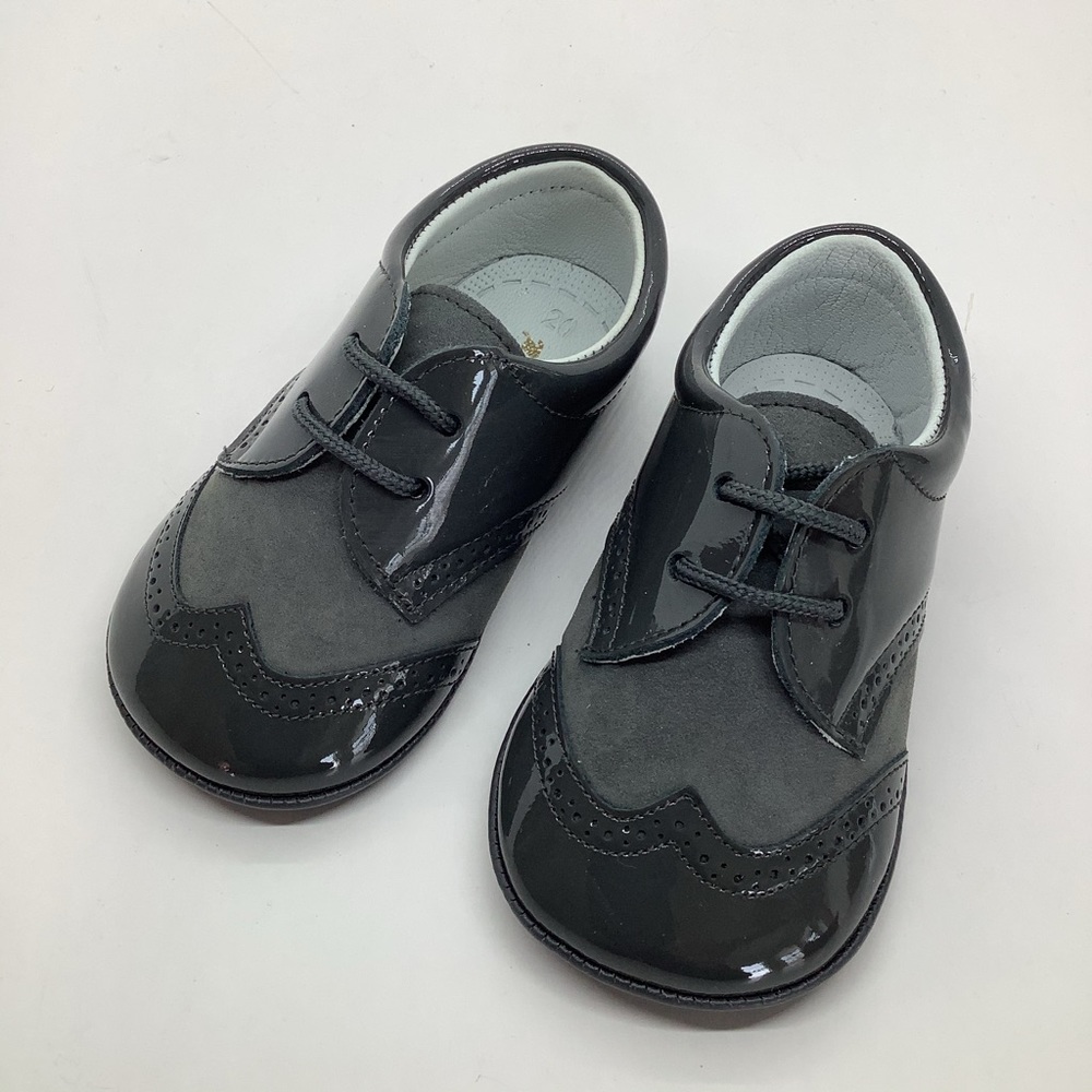 De Osu baby soft sole dark gray oxford style shoe. NWT